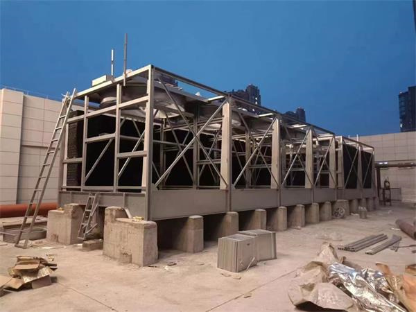 维修冷却塔布水器